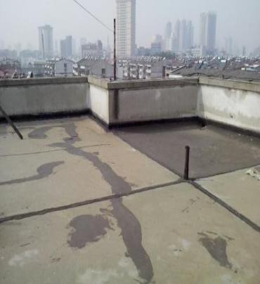 佳木斯市漏水维修 楼顶漏水是什么原因，楼顶漏水维修方法是什么?